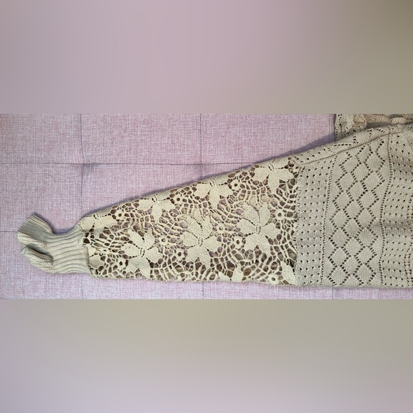 Elegant Beige Knit Sweater - Picture 3 of 5